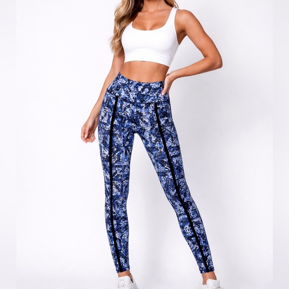 lululemon athletica Pants - Lululemon Athletica Blue Abstract Leggings